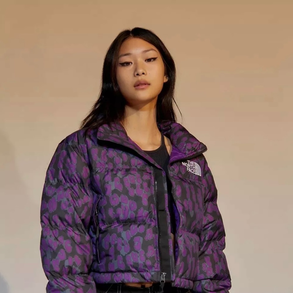 Hello! I am selling a North face Nuptse short jacket